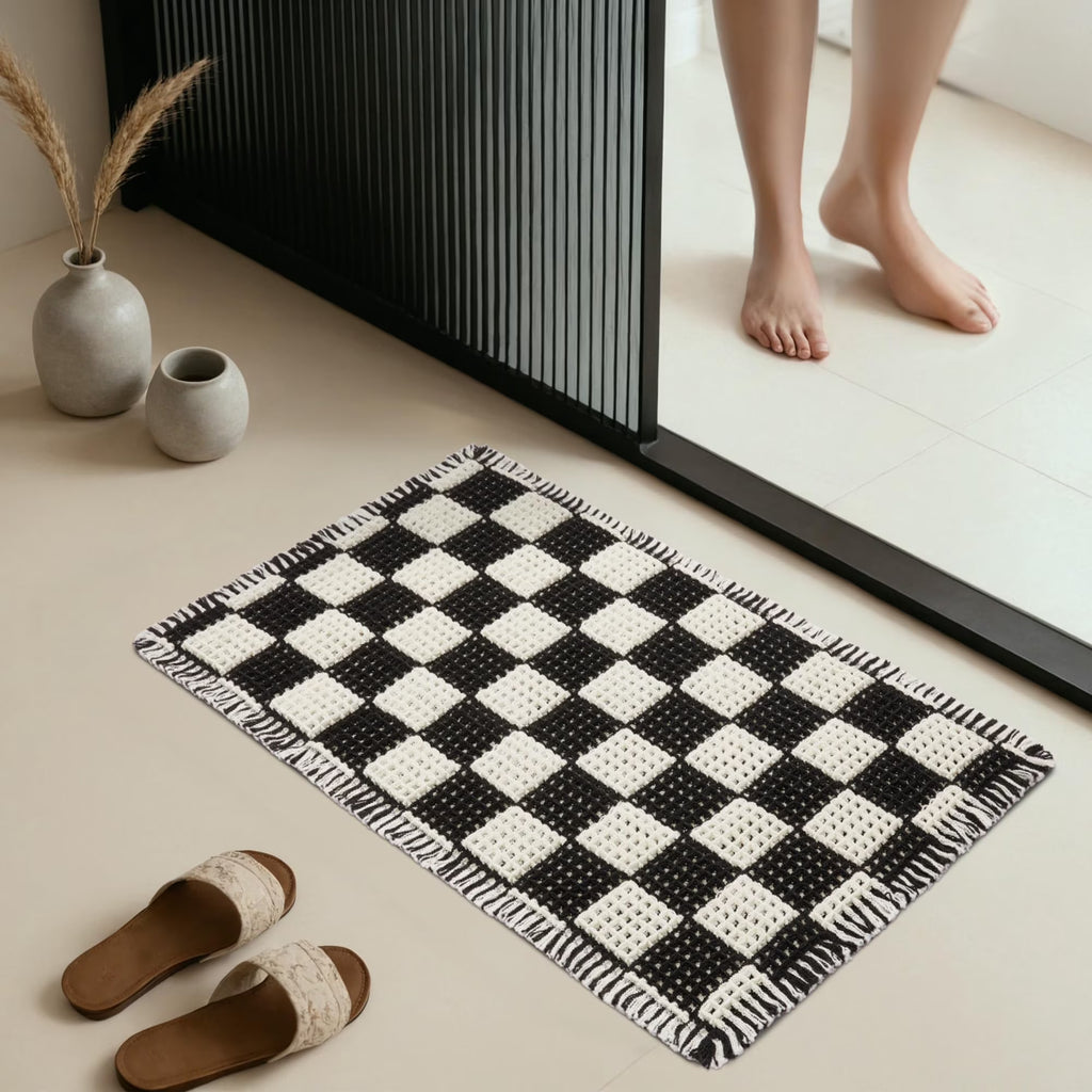 MatEssenz Waffle Bath Mat Non-Slip Machine Washable Super Absorbent Quick-Drying Waffle Woven Carpet Soft and Comfortable Foot Feeling Unslip Bottom Design 20" x 32" Black and White Grid